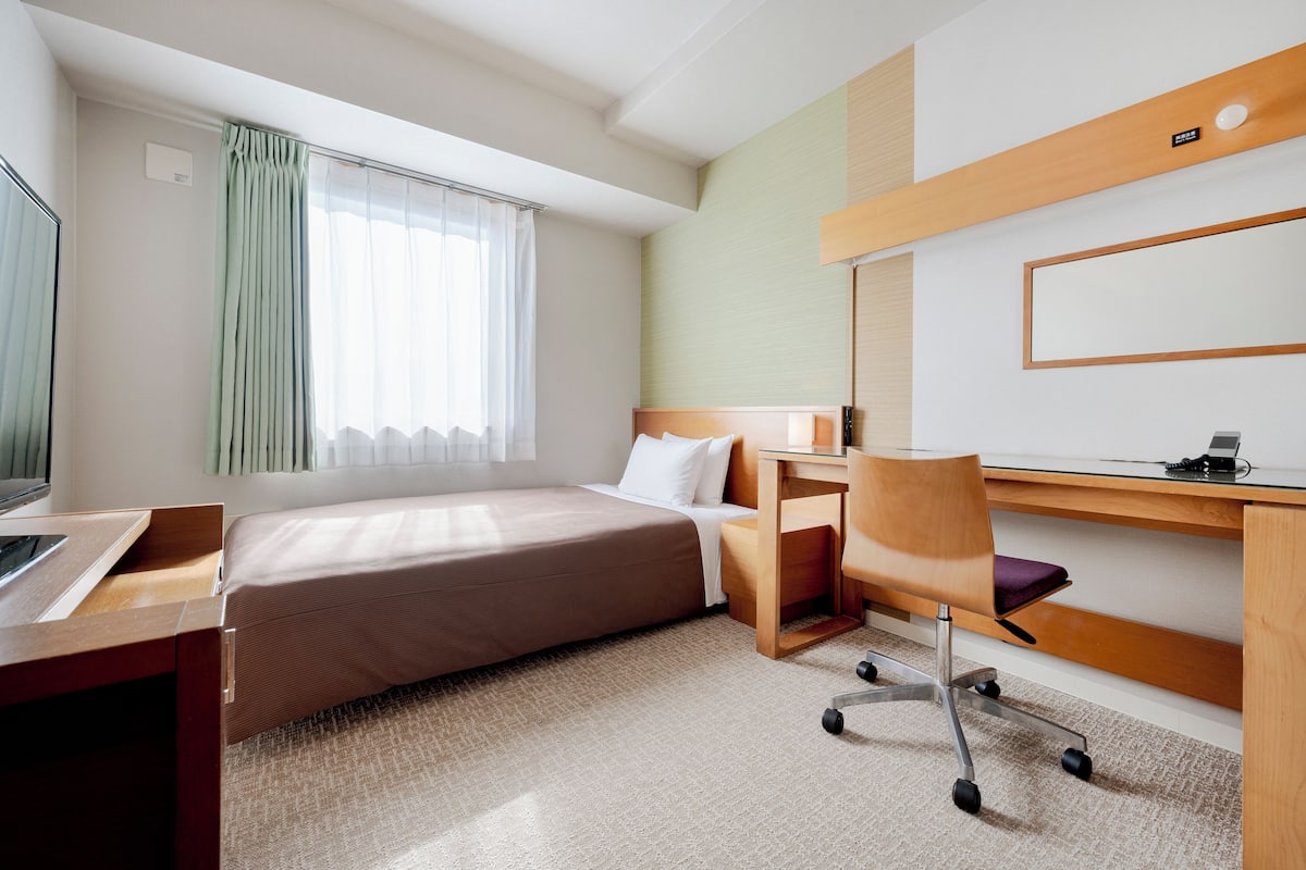 Compact Single Room, Non Smoking (Single Use)