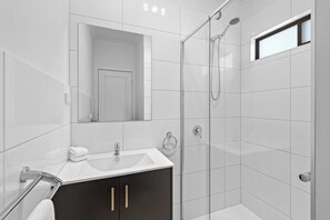 Deluxe 2 Bedroom Villa - Sleeps 6 | Bathroom | Hair dryer, towels, soap, toilet paper