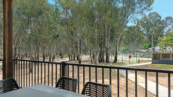 Superior 2 Bedroom Cabin - Sleeps 6 | Terrace/patio