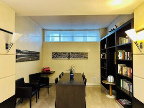 Lobby sitting area - Hotel Kristall (Corsico)