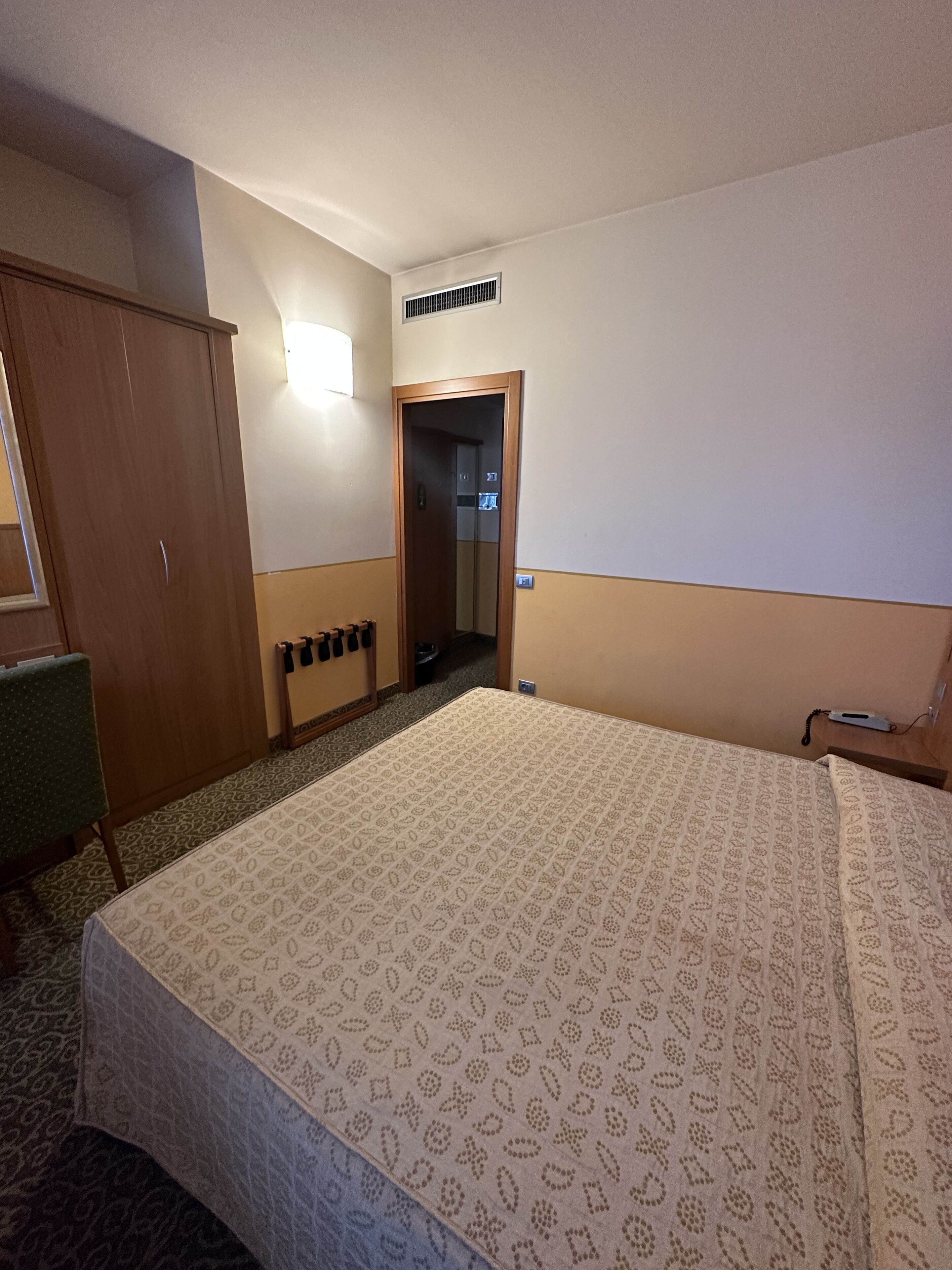 hypo-allergenic bedding, minibar, in-room safe, desk