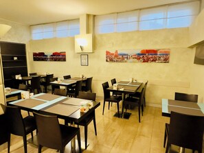 Tägliches inbegriffenes Frühstücksbuffet