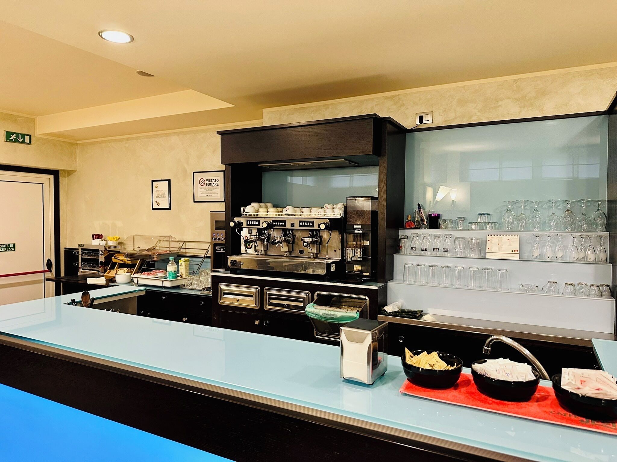 Sudah termasuk sarapan prasmanan setiap hari