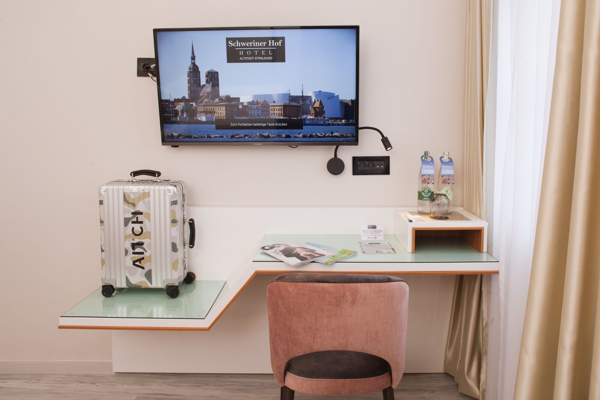 Standard-Einzelzimmer | Allergikerbettwaren, Schreibtisch, laptopgeeigneter Arbeitsplatz