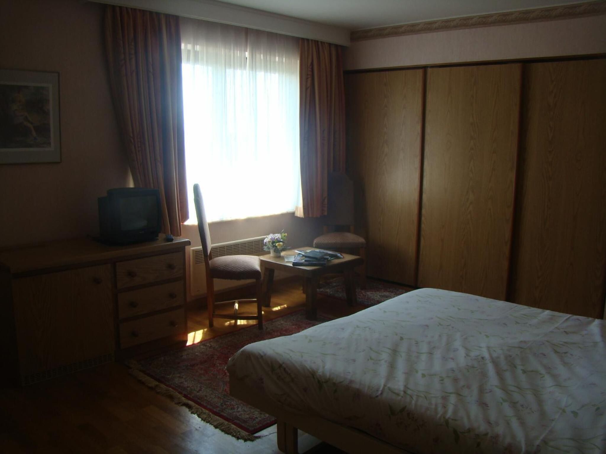 Premium bedding, in-room safe, desk, soundproofing