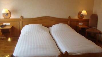 Literie de qualité supérieure, coffres-forts dans les chambres, bureau