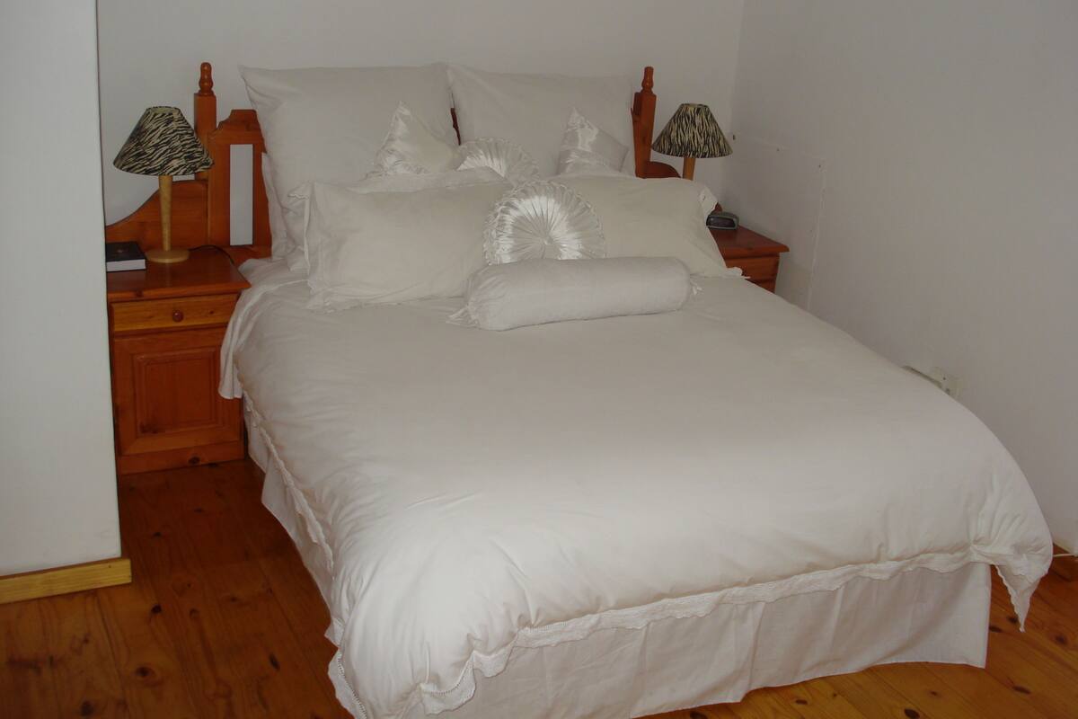 Camas con pillow-top, tabla de planchar con plancha y camas extra
