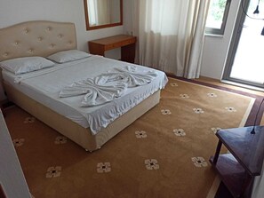 Standard Room, 1 Double or 2 Twin Beds | Pillowtop beds, free cribs/infant beds, bed sheets