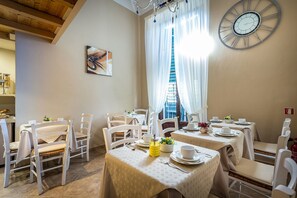 Desayuno continental incluido todos los días 