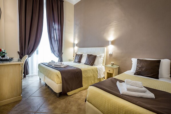 Down comforters, minibar, in-room safe, desk - Sognando Firenze (Florence)