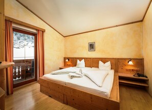 4 soverom, safe på rommet, skrivebord og lydisolert