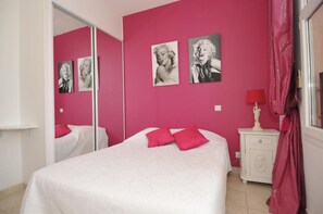 Single Room | Premium bedding, in-room safe, soundproofing, free WiFi - Hôtel Villa des Anges (Grimaud)