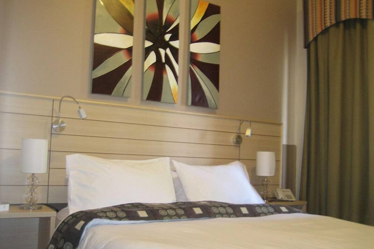 Double Room | In-room safe, desk, soundproofing, iron/ironing board