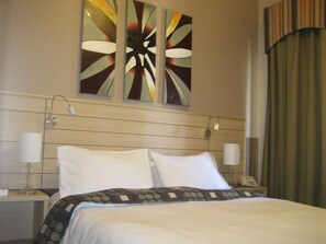 Doppelzimmer | Zimmersafe, Schreibtisch, schallisolierte Zimmer, Bügeleisen/Bügelbrett