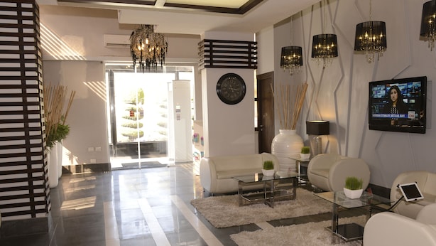 Lobby lounge