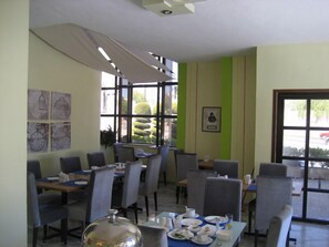 مطعم