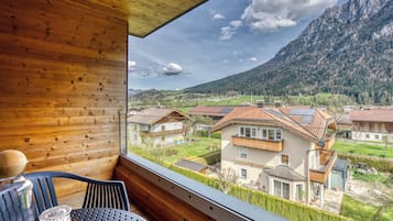 Habitación doble, balcón, vistas a la montaña | Balcón