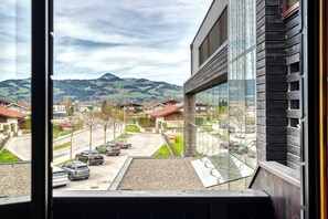Family Room, Balcony | City view - Hotel Sattlerwirt (Ebbs)