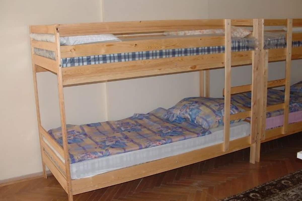 Premium bedding, iron/ironing board, rollaway beds, WiFi