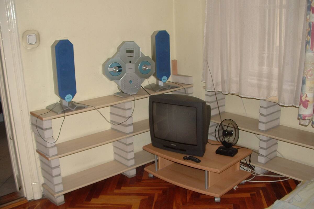 Premium bedding, iron/ironing board, rollaway beds, WiFi