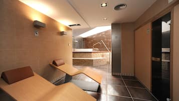Sauna, bañera de hidromasaje, tratamientos corporales, aromaterapia