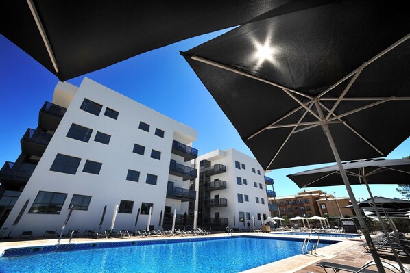 2 outdoor pools, pool umbrellas, pool loungers