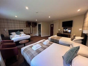 Large Family Room | Individually decorated, desk, iron/ironing board, rollaway beds - King Robert Hotel (Stirling)