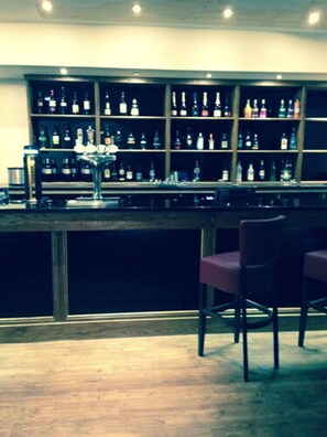 Bar (on property) - King Robert Hotel (Stirling)