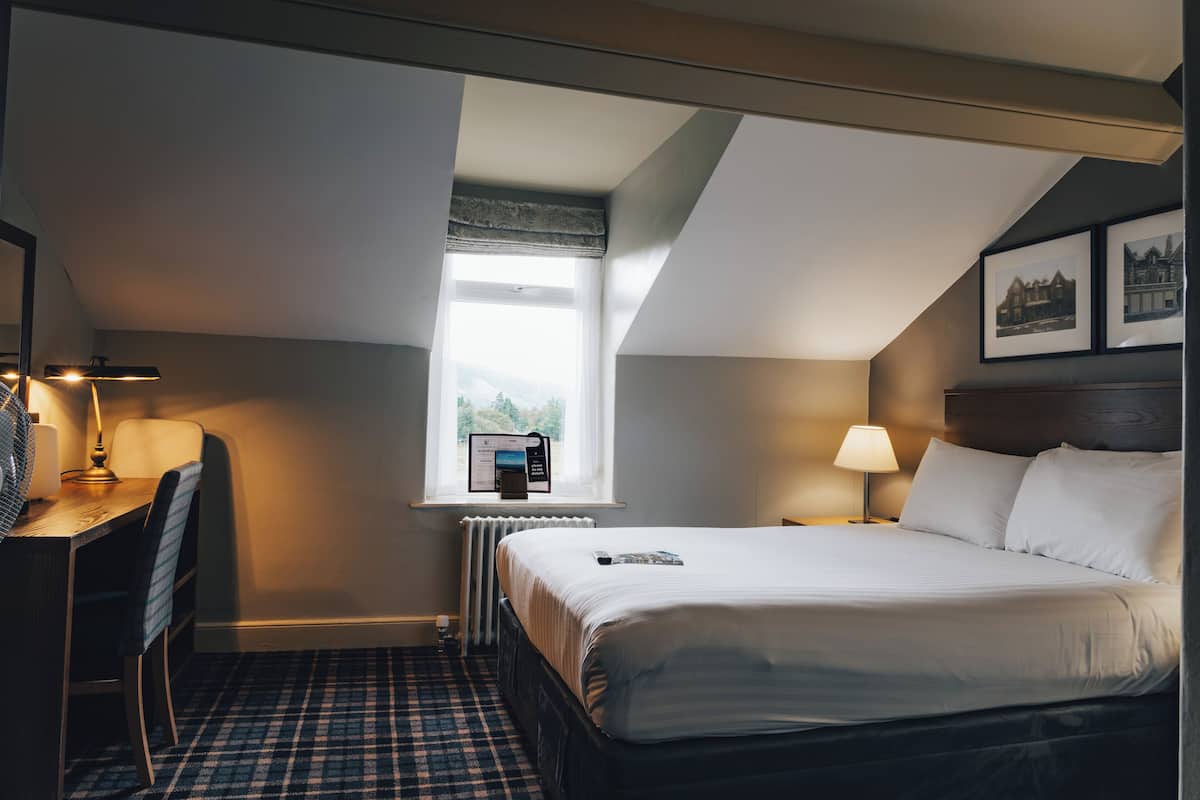 1 chambre, bureau, fer et planche à repasser, Wi-Fi gratuit