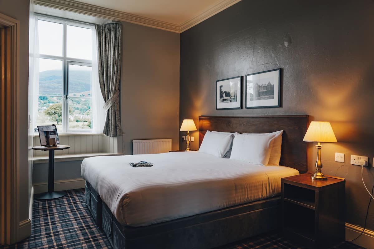 1 chambre, bureau, fer et planche à repasser, Wi-Fi gratuit