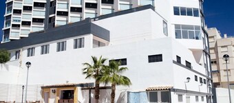 Hotel La Familia Gallo Rojo