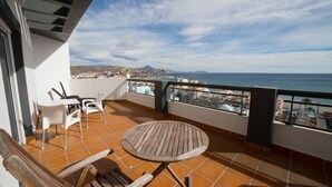 Unclassified image, 5 of 52, button - Hotel La Familia Gallo Rojo (El Campello)