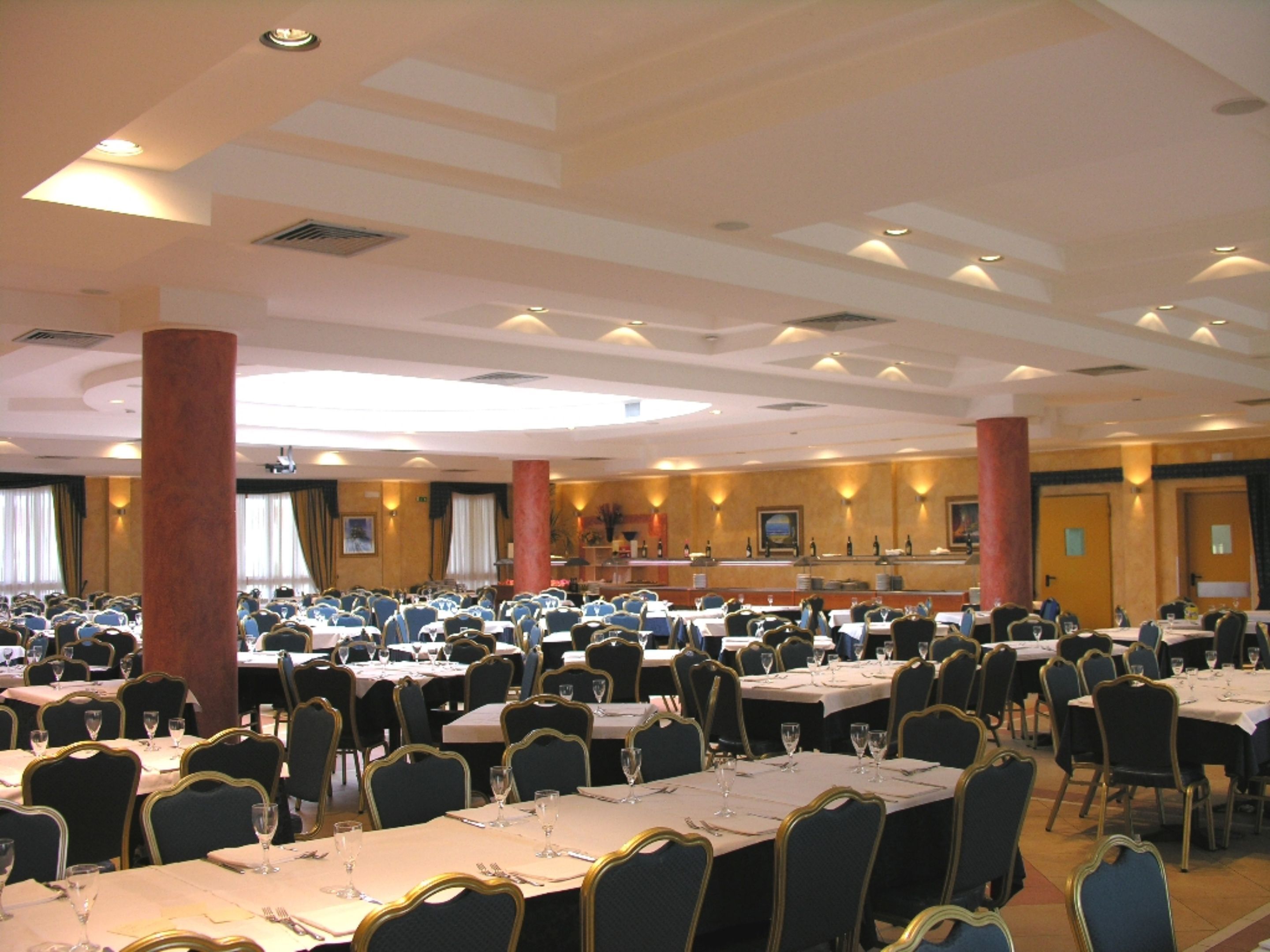 Daily buffet breakfast (EUR 8 per person)