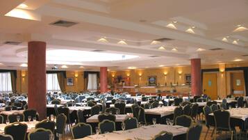 Daily buffet breakfast (EUR 8 per person)