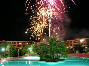 2 outdoor pools, pool umbrellas, sun loungers - Akiris (Nova Siri)