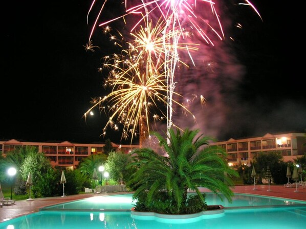 2 outdoor pools, pool umbrellas, sun loungers