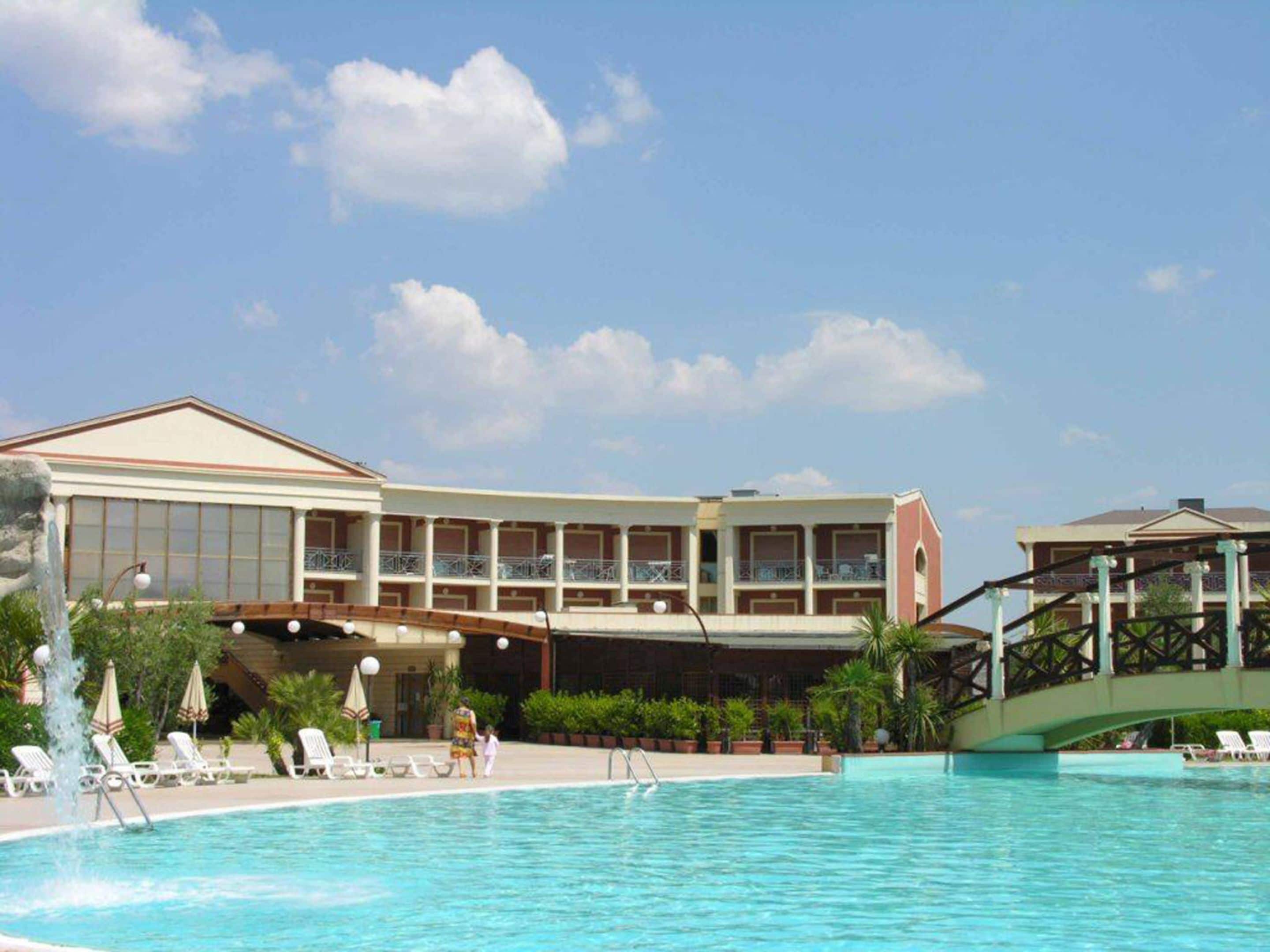 2 outdoor pools, pool umbrellas, sun loungers