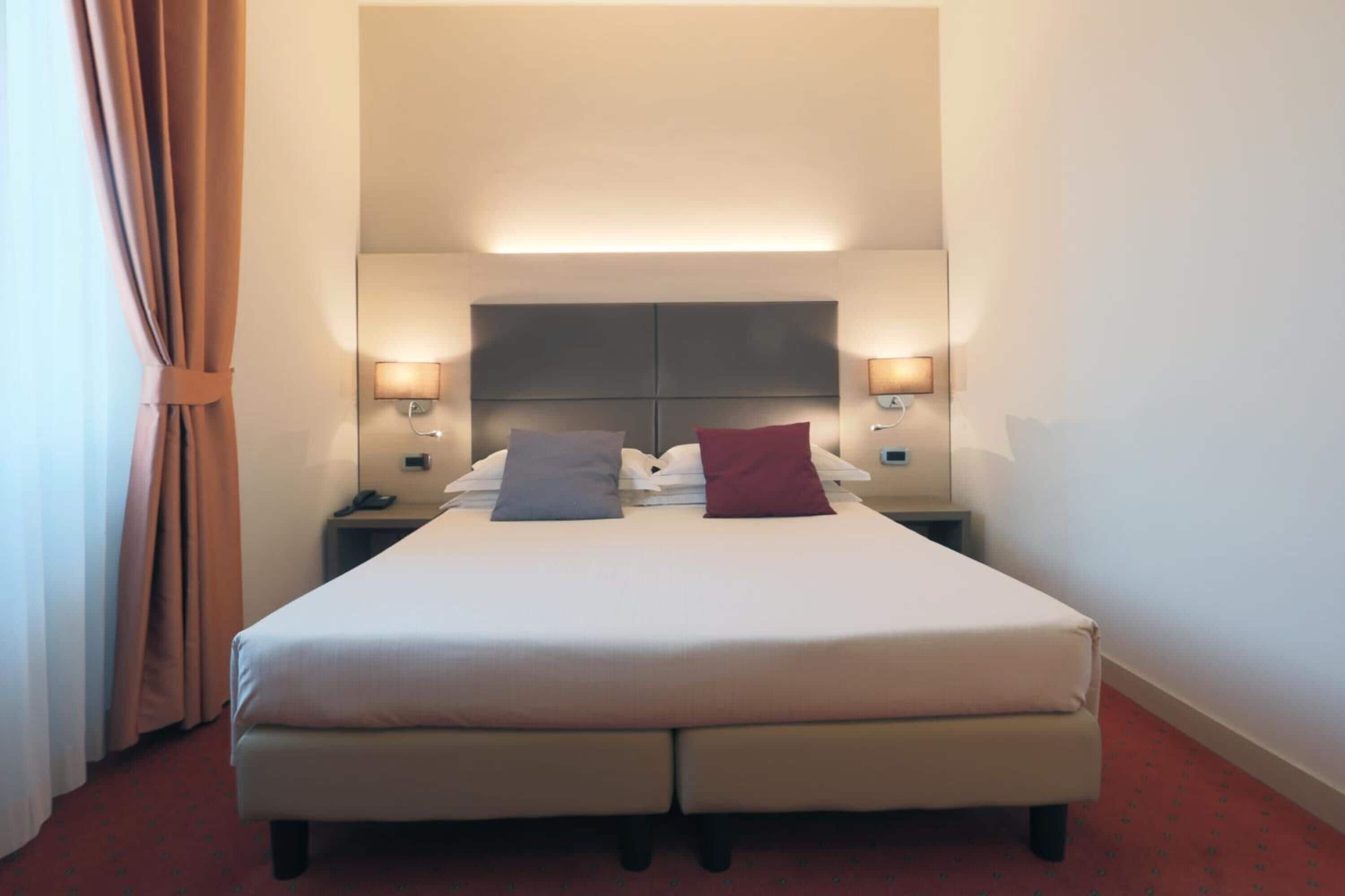 double room | premium bedding, down duvets, pillow-top beds, minibar