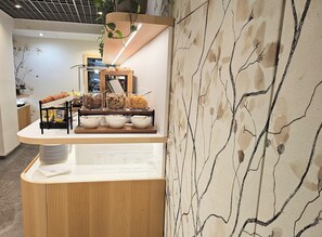 包含每日自助早餐