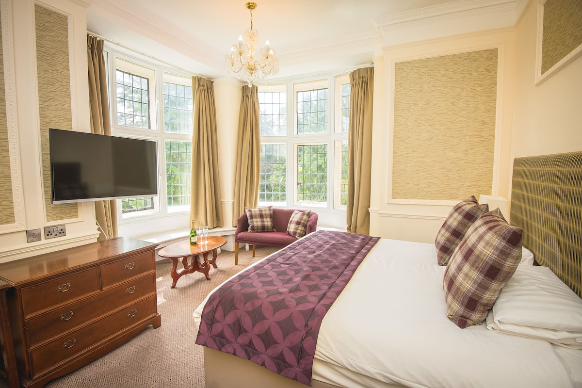 Deluxe Double Room, 1 Double Bed | Individually decorated, individually furnished, desk, free WiFi