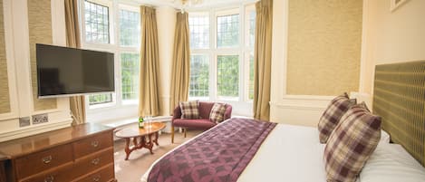 Deluxe tweepersoonskamer, 1 tweepersoonsbed | Individueel gedecoreerd, individueel gemeubileerd, een bureau