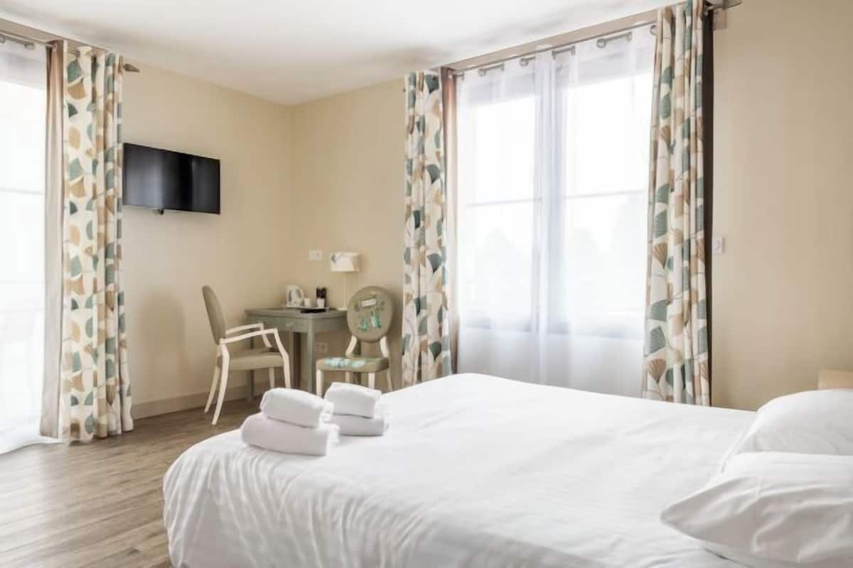 Minibar, in-room safe, individually decorated, individually furnished