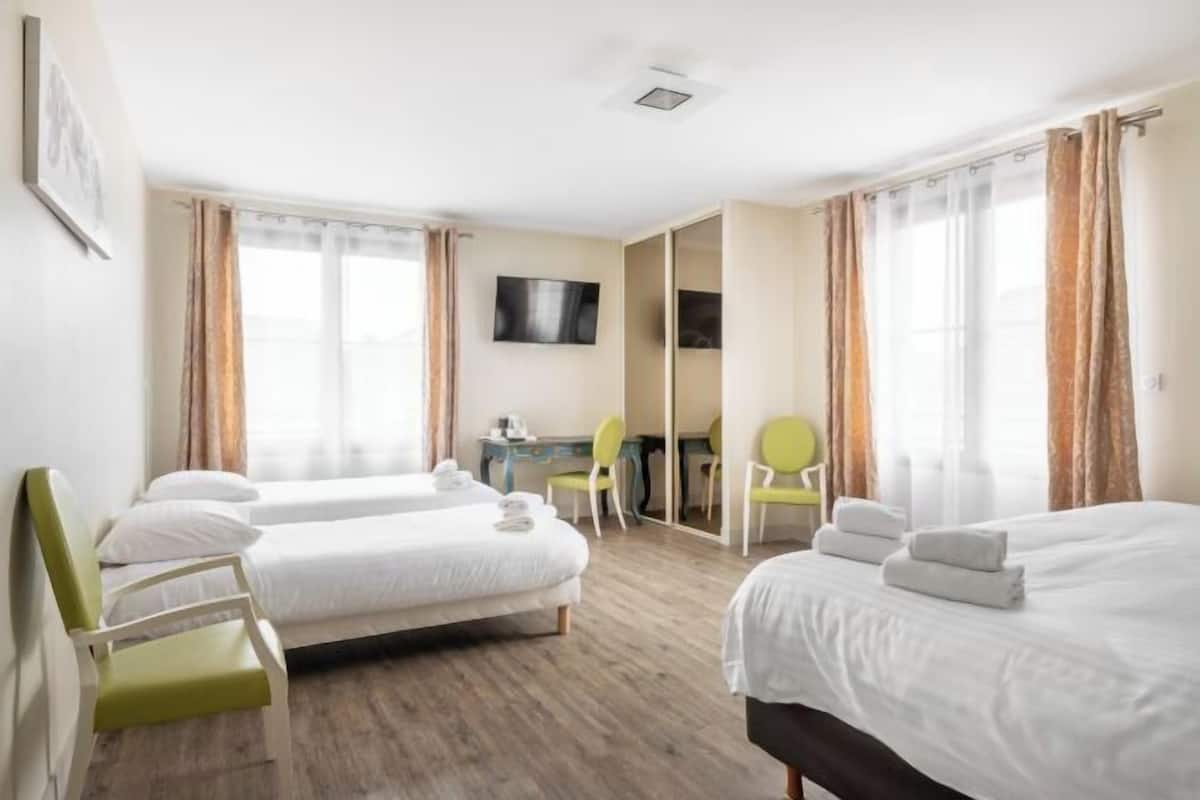 Minibar, in-room safe, individually decorated, individually furnished