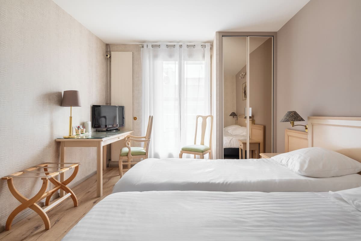 classic twin room | minibar, in-room safe, individually decorated, individually furnished