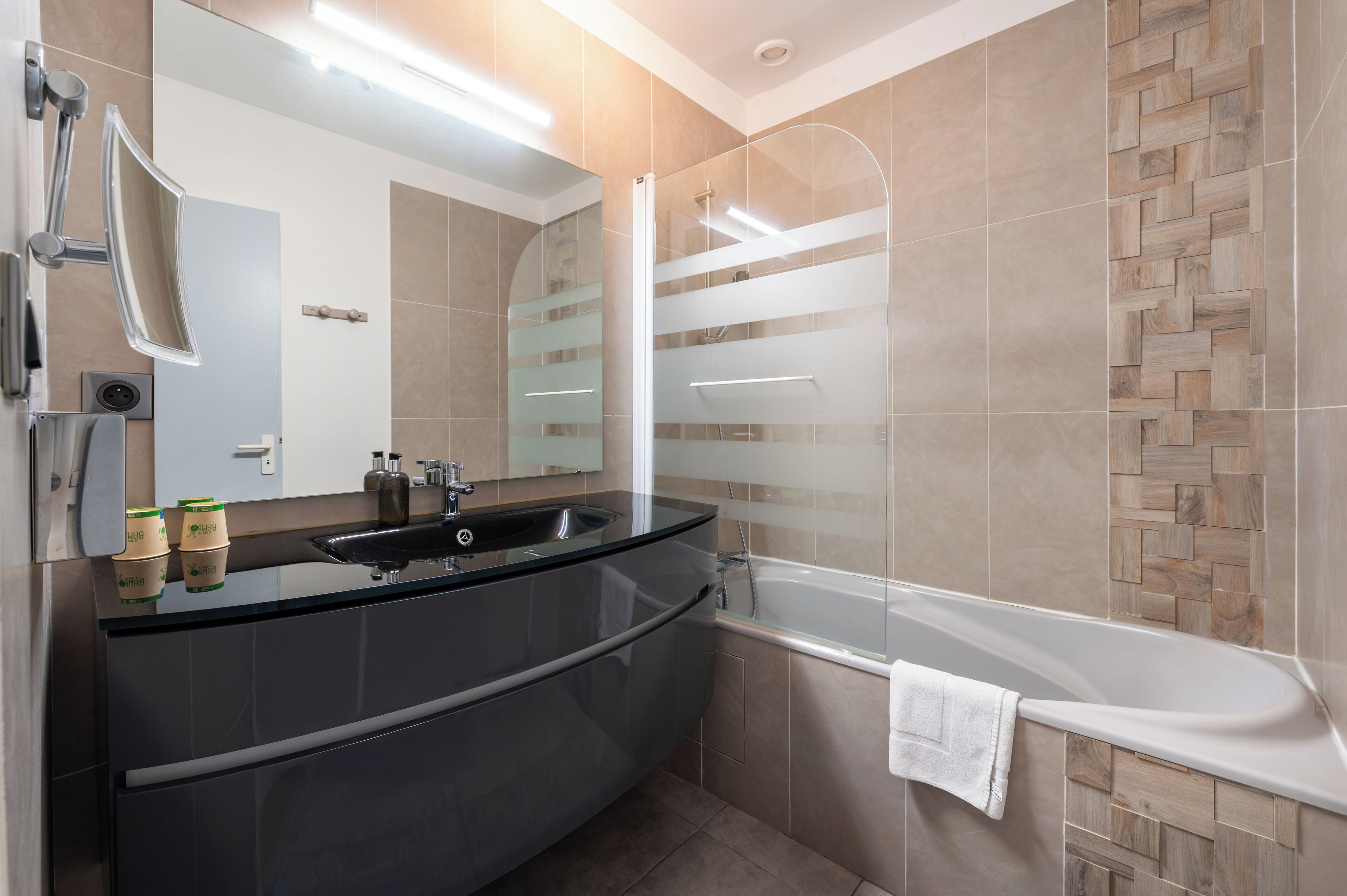 chambre supérieure familiale mont aimé | bathroom | combined shower/bathtub, hair dryer, towels