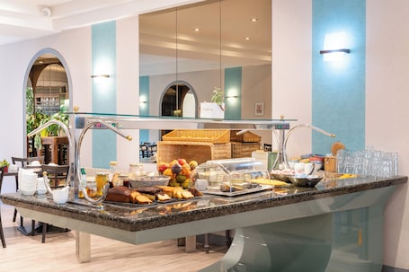 Daily buffet breakfast (EUR 14.50 per person)