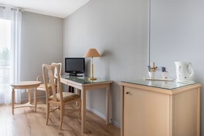 Classic Twin Room | Minibar, in-room safe, individually decorated, individually furnished