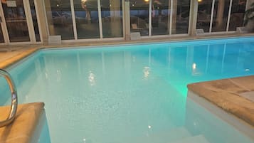 Indendørs pool