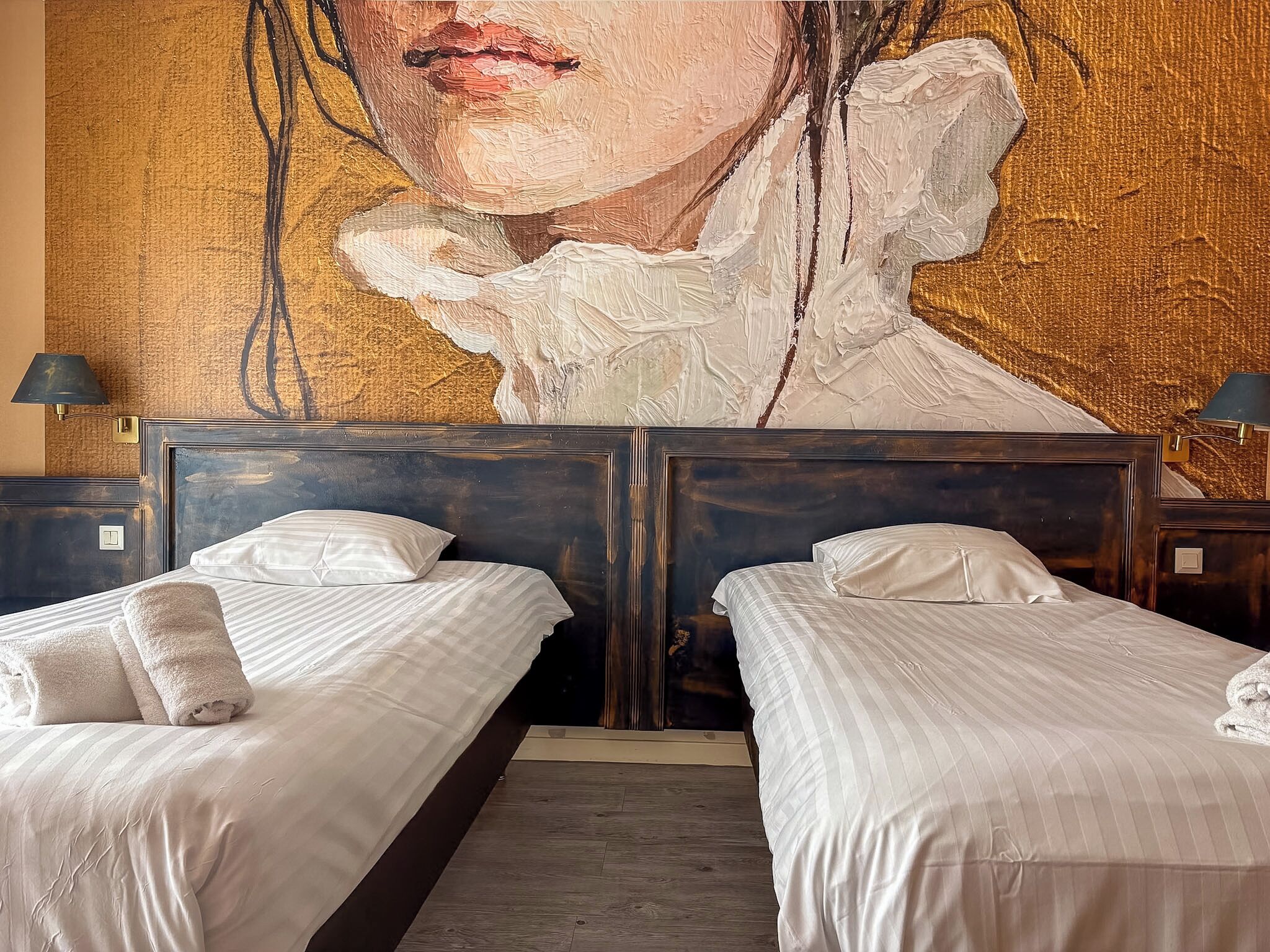 Classic Twin Room | Minibar, in-room safe, individually decorated, individually furnished