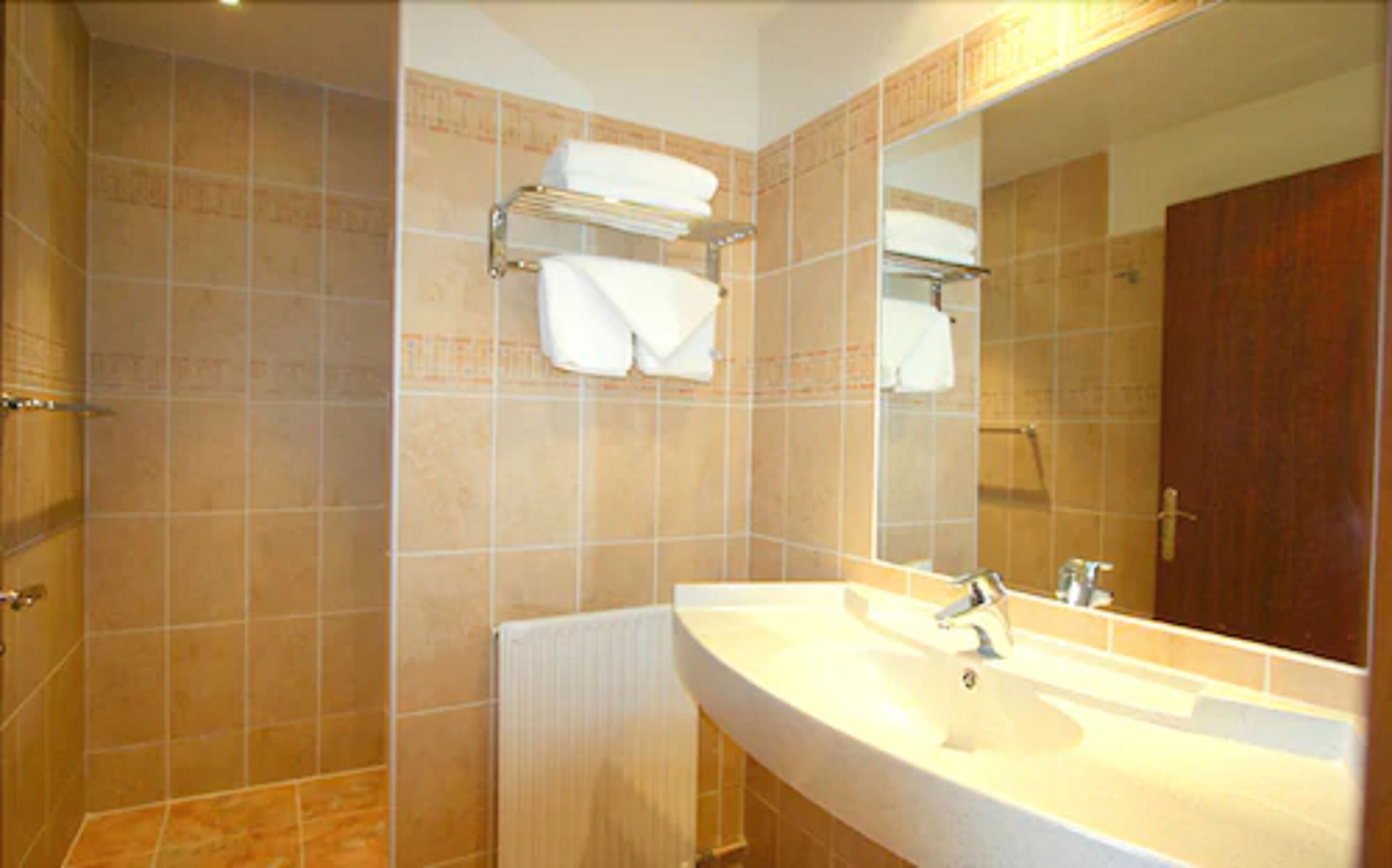double room | bathroom | free toiletries, hair dryer, towels